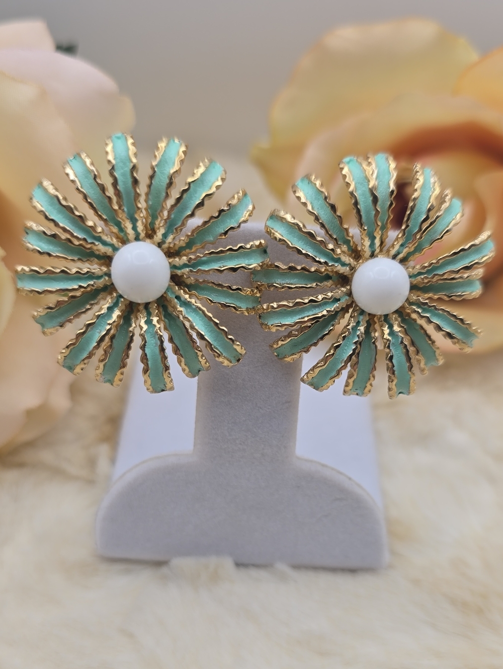 Vintage Crown Trifari Turquoise Enamel Daisy Flower Clip On Earrings Mid Century